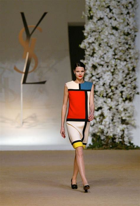 abito di balmain e abito di ysl a confronto